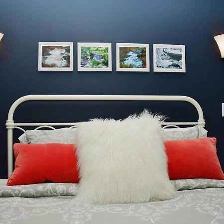 וורוויק Cottage At Millpond Falls - A Romantic Escape מראה חיצוני תמונה