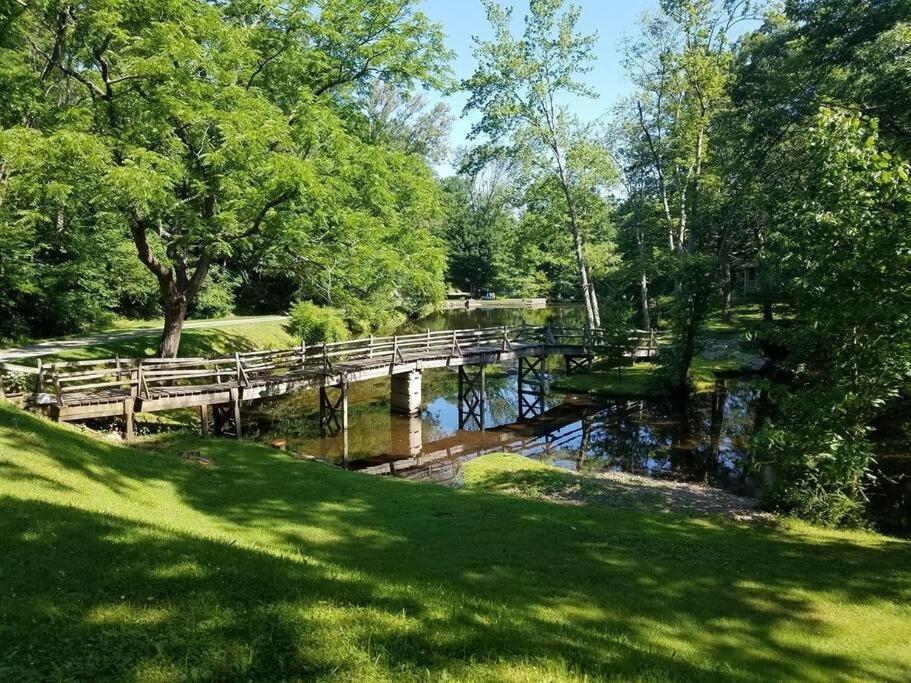 וורוויק Cottage At Millpond Falls - A Romantic Escape מראה חיצוני תמונה